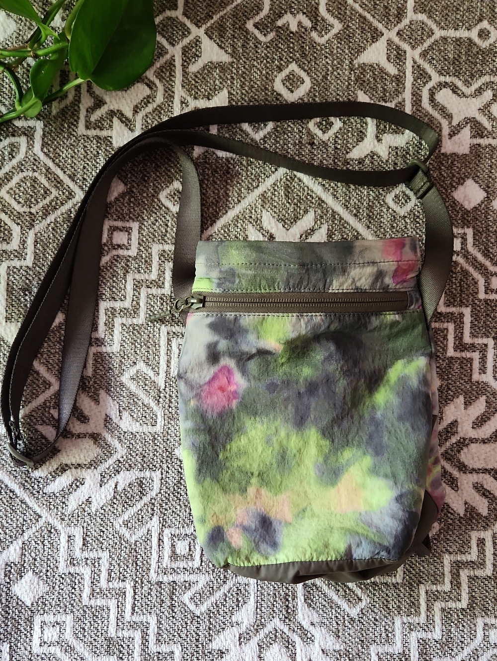 Lululemon Hyper Dye Crossbody Water Bottle Bag ☆ Rare!!